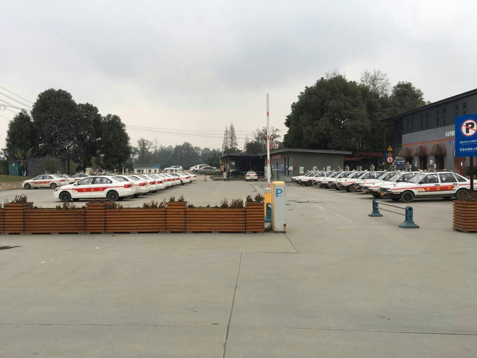 成都驾校和长征驾校哪个好【驾考宝典】