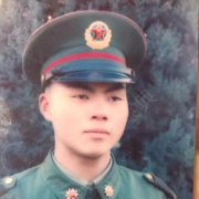 邓健