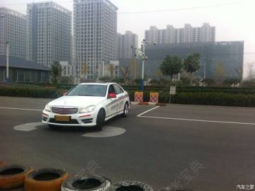 奔驰驾校.