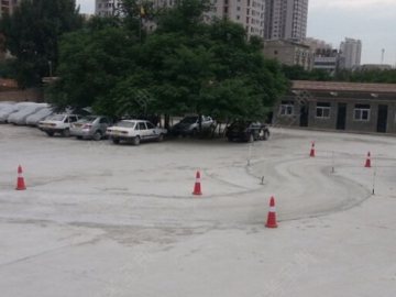 路安驾校.