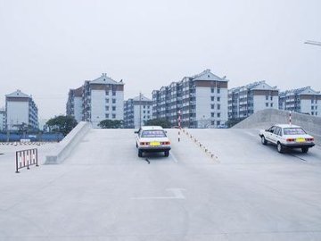 燕安驾校
