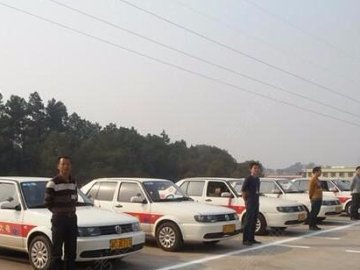利通驾校.