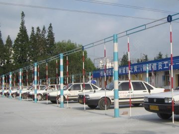 郊区驾校
