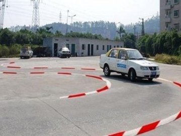顺安达驾校.