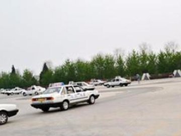 蓝翔驾校
