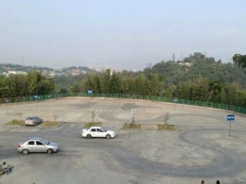 华秀驾校.