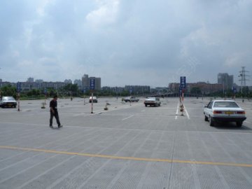 龙运驾校