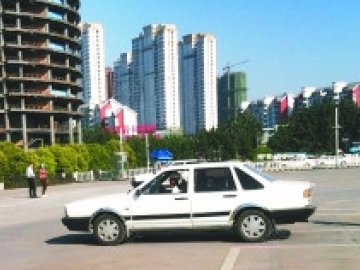 彩虹驾校