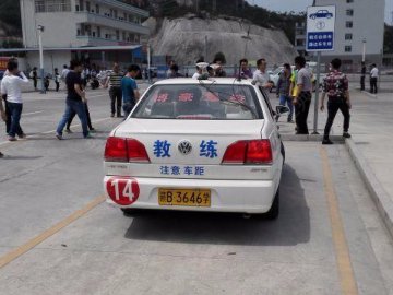 顺通驾校.