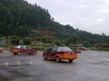 伟培驾校