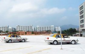 灵机驾校