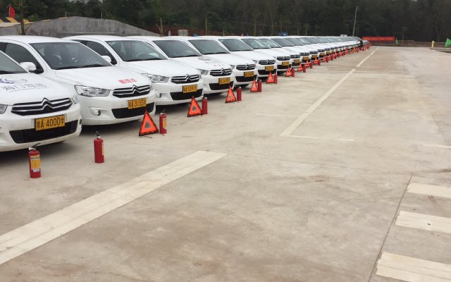 艺通驾校梁其宁教练|梁其宁教练评价怎么样|海口驾驶员教练【海口艺通
