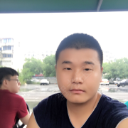何斌