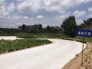 鸿润驾校