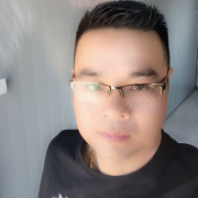 黄德群