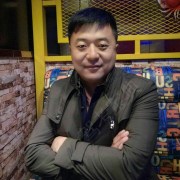 王明亮