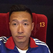 黄靖斯