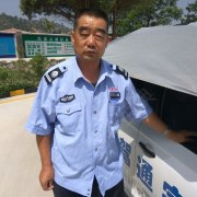 牛万诚