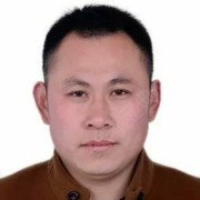 李亮