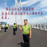 李亮