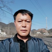 罗伟