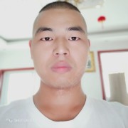 黄亮
