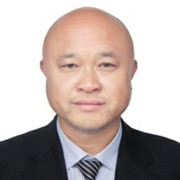 何斌