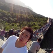 小何